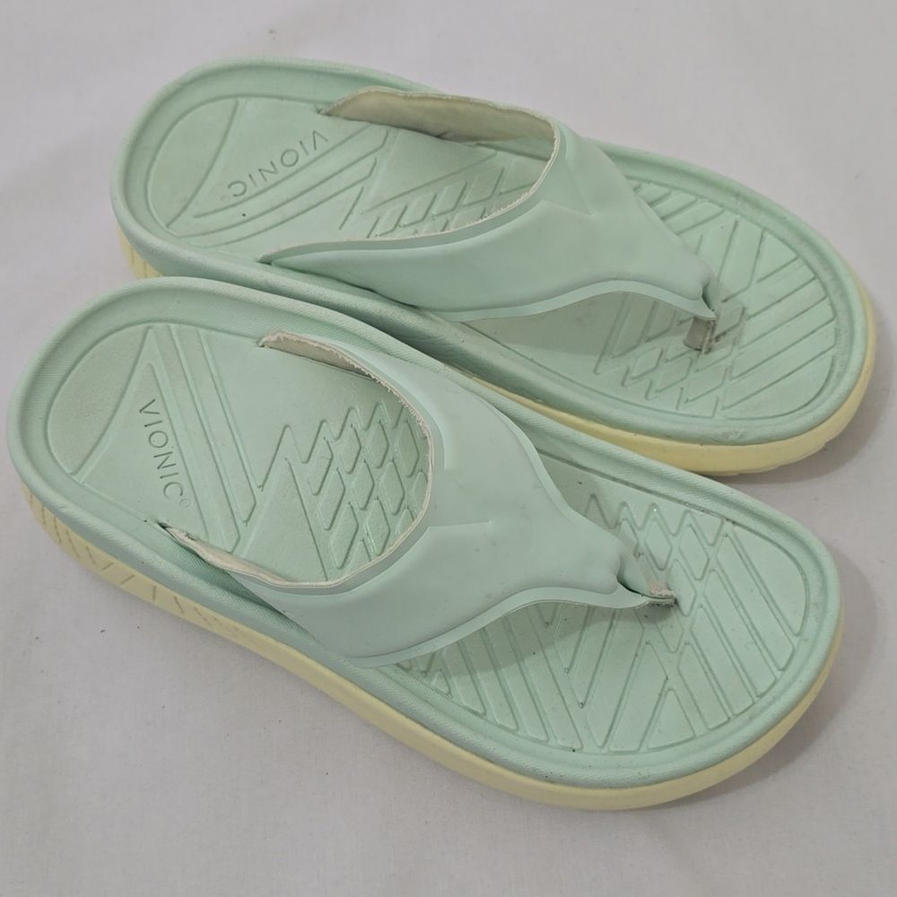 Vionic Restore Sandal. Size 6 Color Wasabi